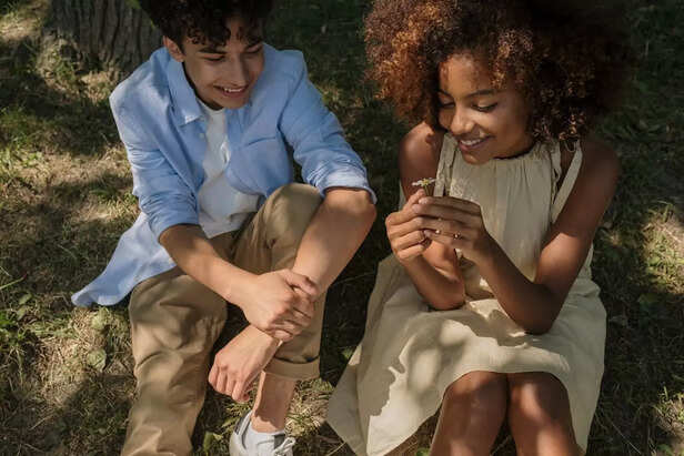 Leading or Asking on a First Date