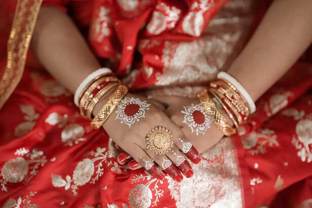 Bengali Bridal Shakha Pola