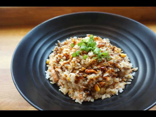 Simple Rice Bowl Made From Leftovers and Vegetables