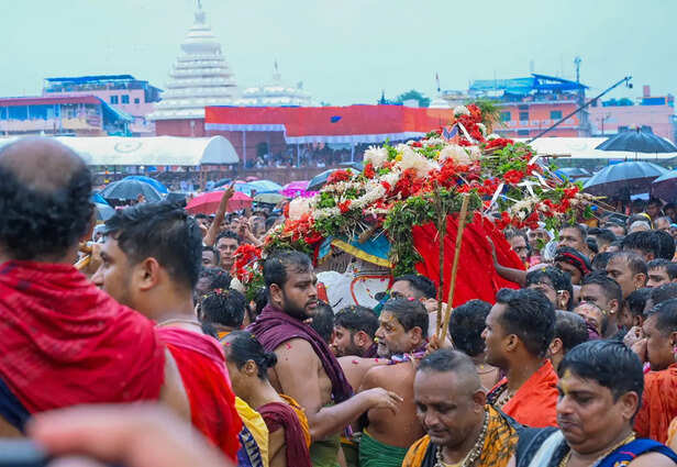 Devotees carry Lord Balabhadra Chariot