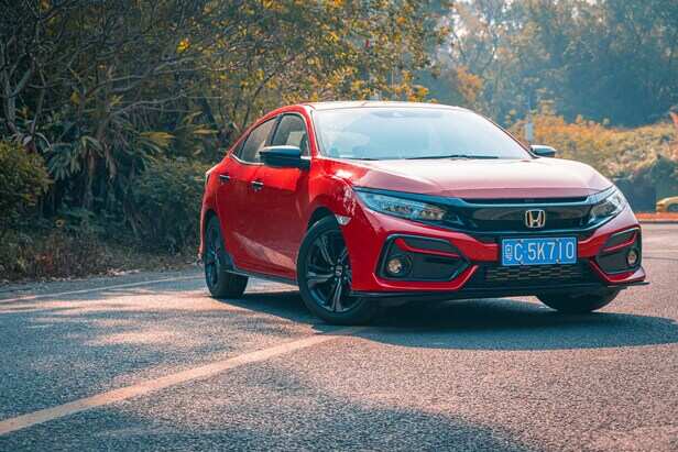 1996–2000 Honda Civic on a city street