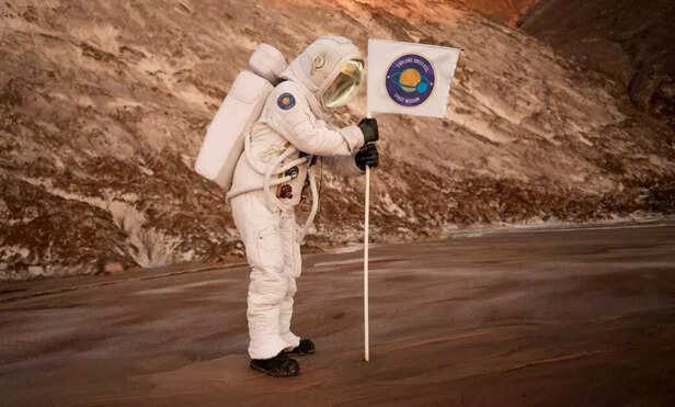 Understand What Astronaut