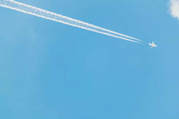 Plane’s contrail stretchi